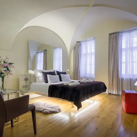 Three Storks 5* Prague