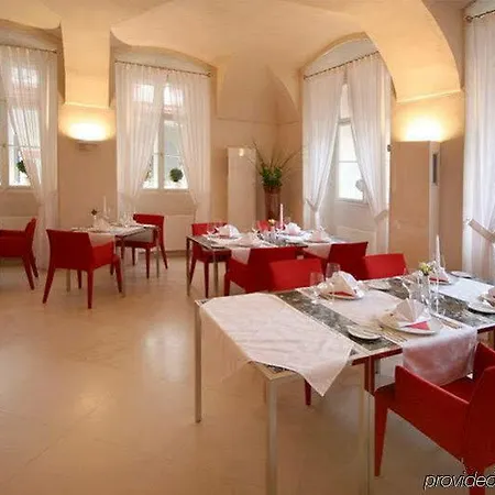 Three Storks 5* Prague