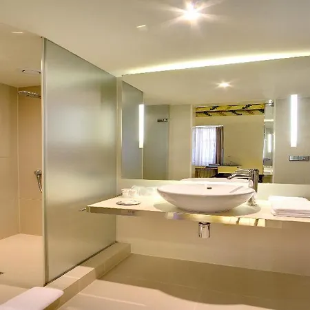 فندق Three Storks 5*