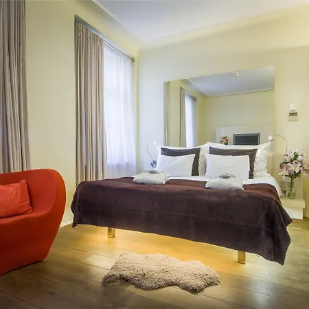 Three Storks Hotel