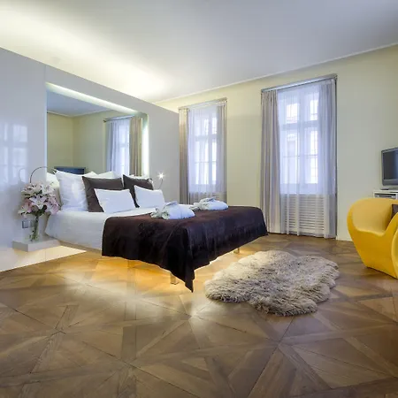 Three Storks 5* Prague