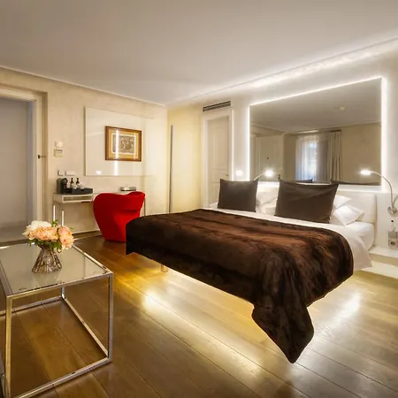 Three Storks 5* Prague