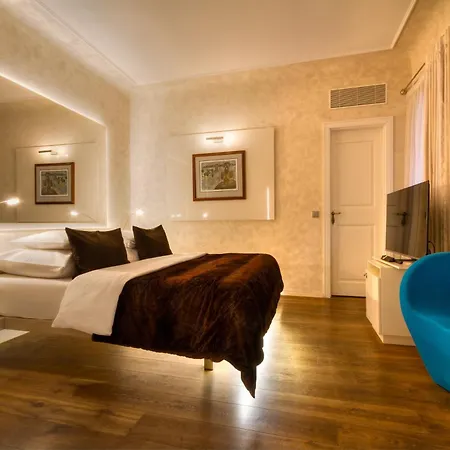 Three Storks Hotel