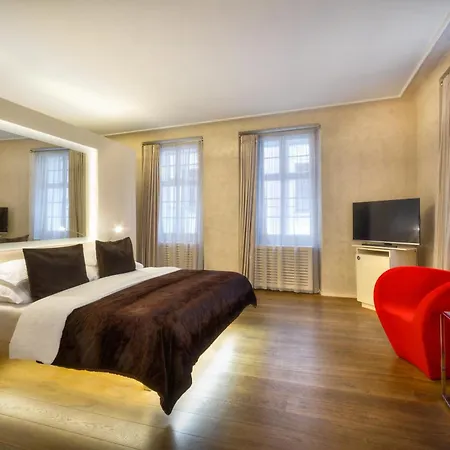 Three Storks Hotel