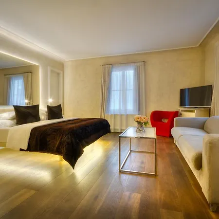 Hotel Three Storks 5*