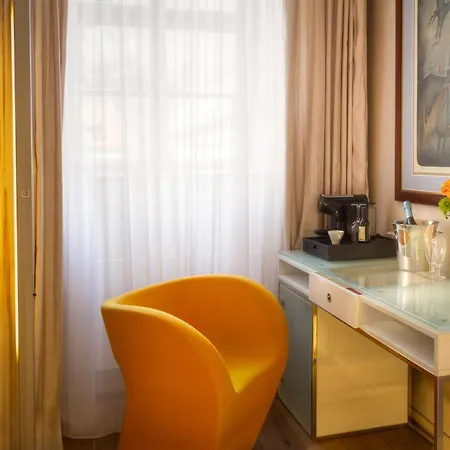 Three Storks 5* Prague