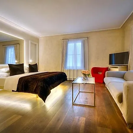 Hotel Three Storks 5*