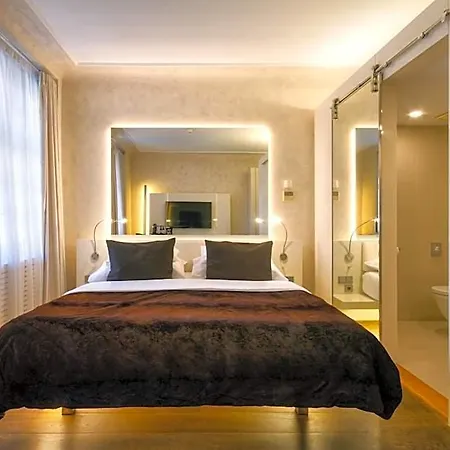 Three Storks Hotel