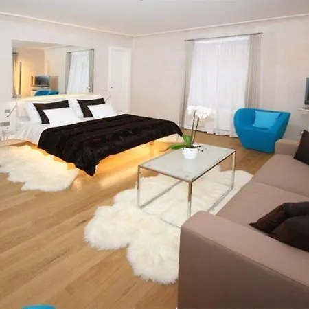 Three Storks 5* Prague