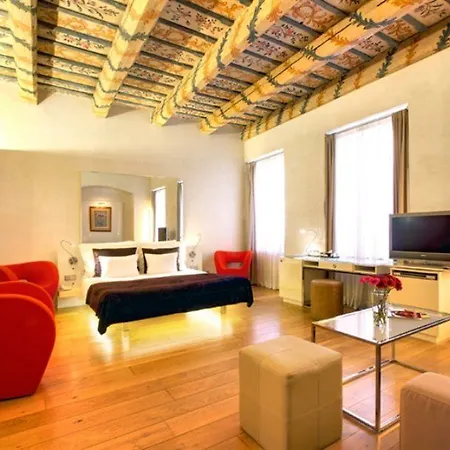 فندق Three Storks