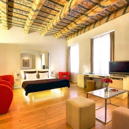 فندق Three Storks