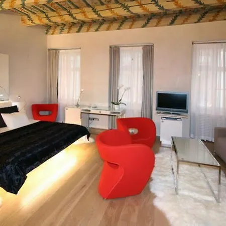 Three Storks 5* Prague