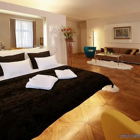 Three Storks Otel 5*